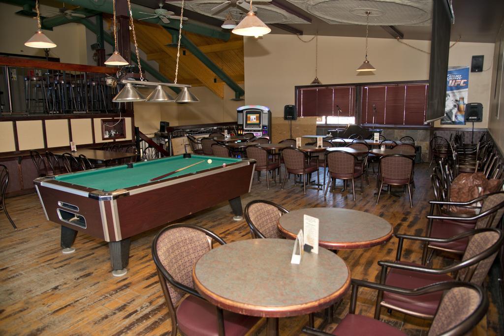 Canadas Best Value Inn Whitecourt Buitenkant foto