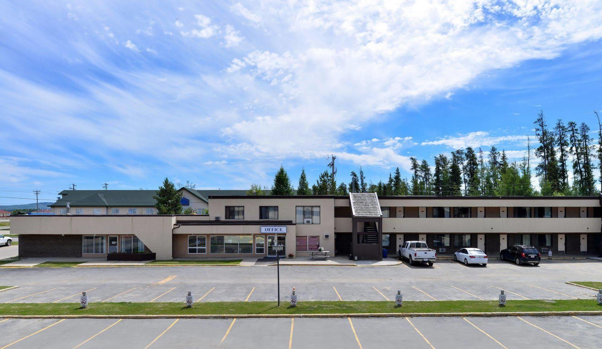 Canadas Best Value Inn Whitecourt Buitenkant foto