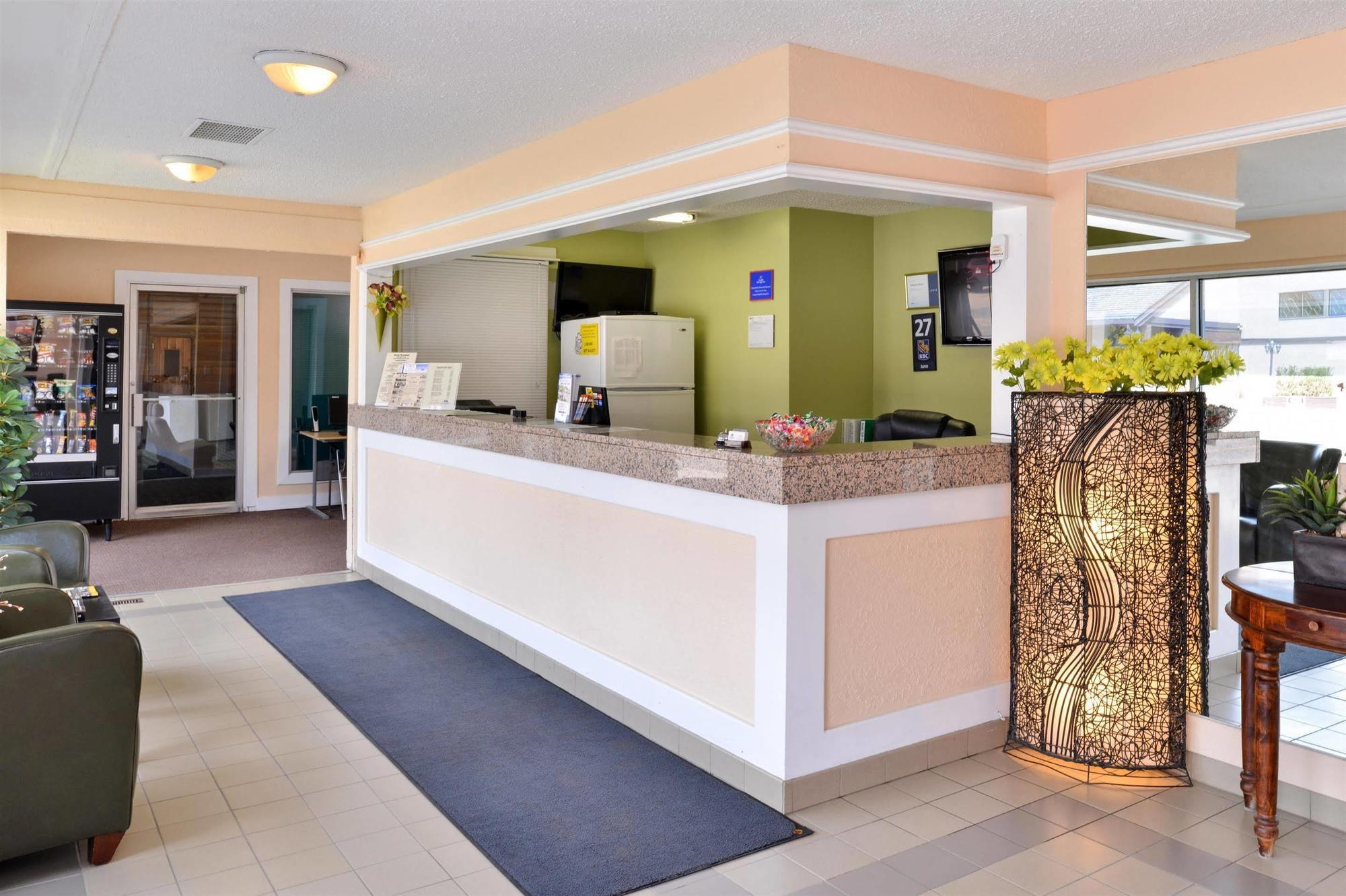 Canadas Best Value Inn Whitecourt Buitenkant foto
