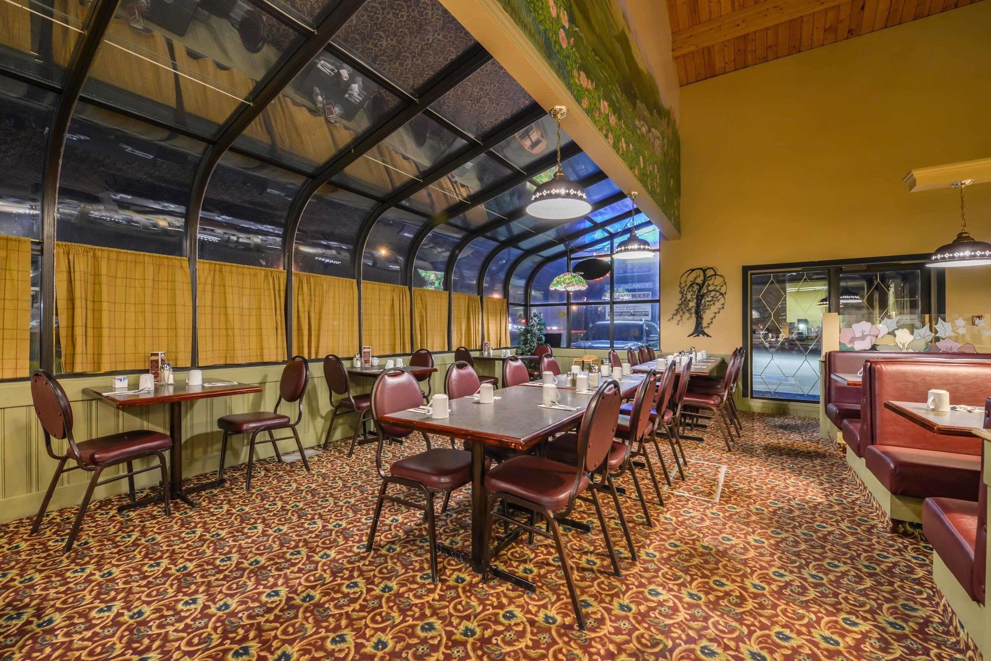 Canadas Best Value Inn Whitecourt Buitenkant foto