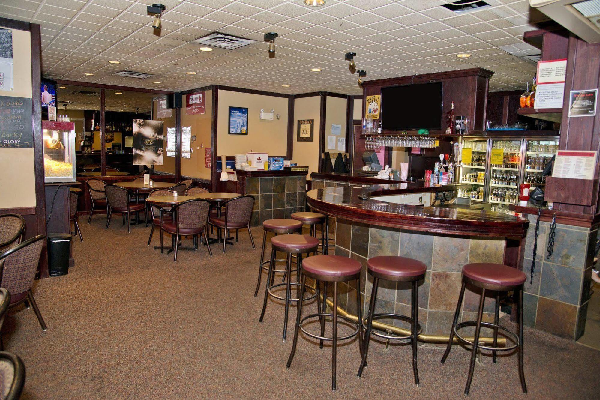 Canadas Best Value Inn Whitecourt Buitenkant foto