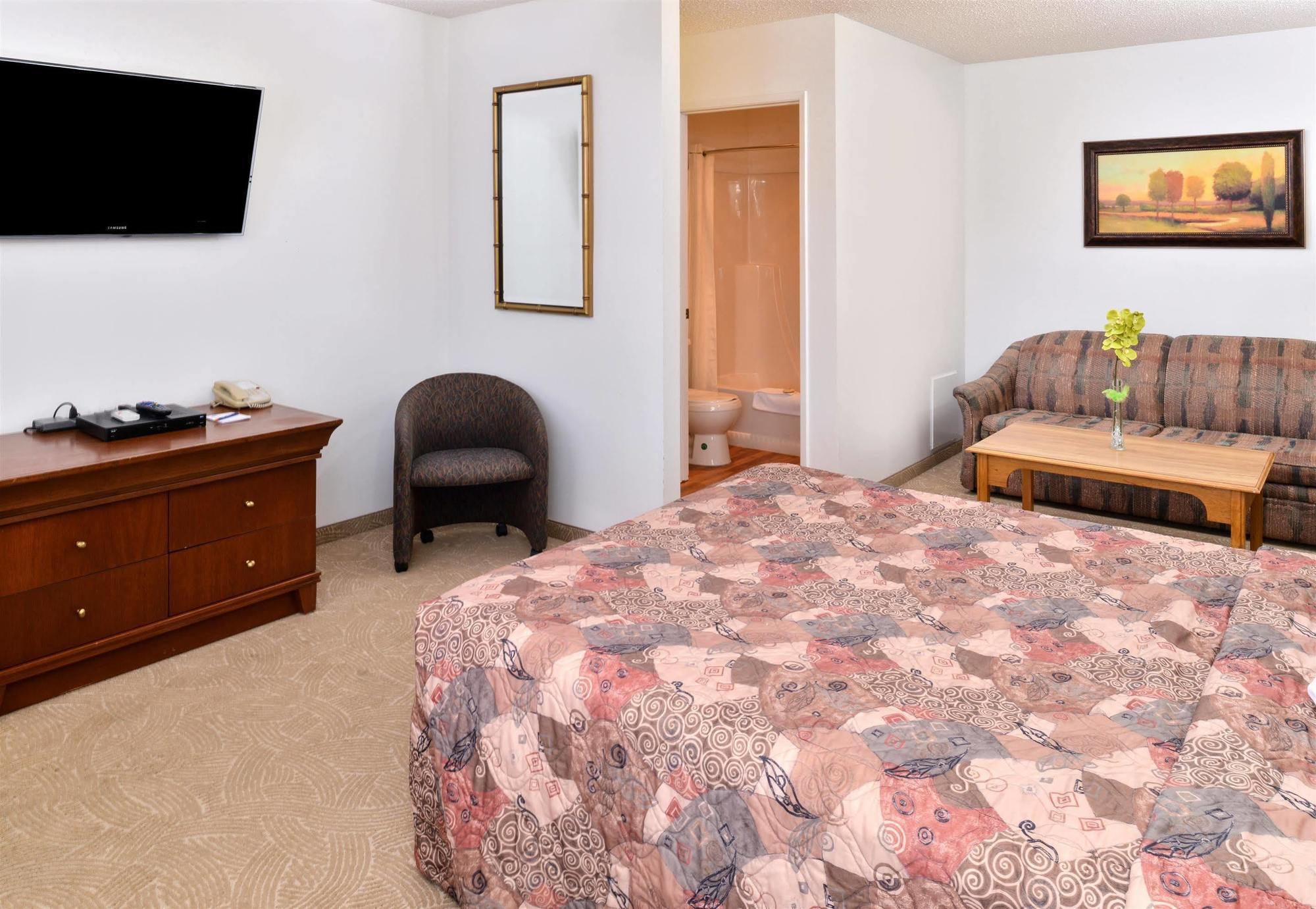 Canadas Best Value Inn Whitecourt Buitenkant foto