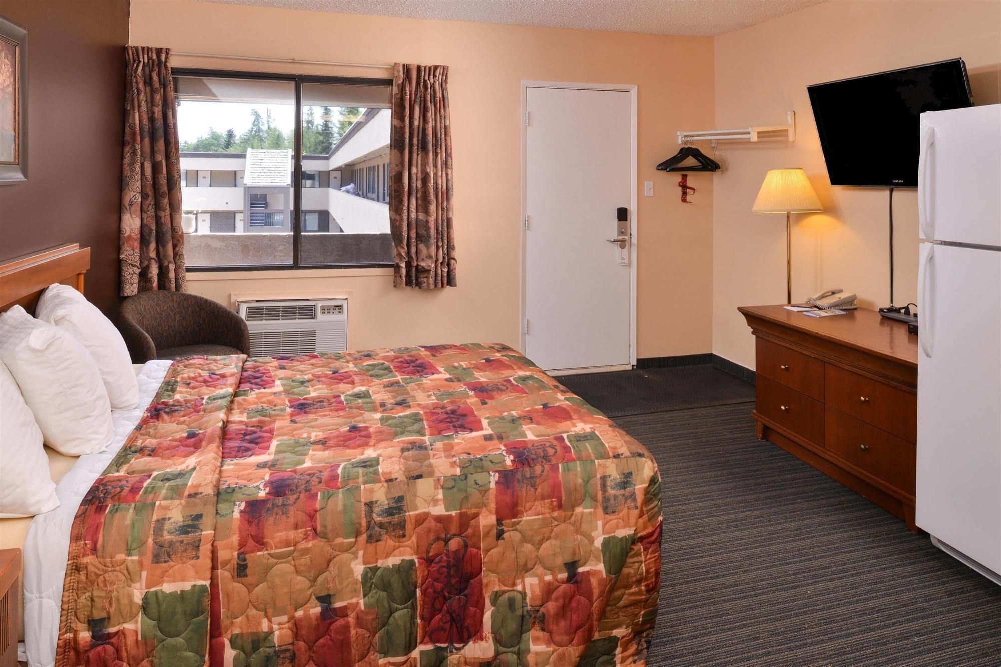 Canadas Best Value Inn Whitecourt Buitenkant foto