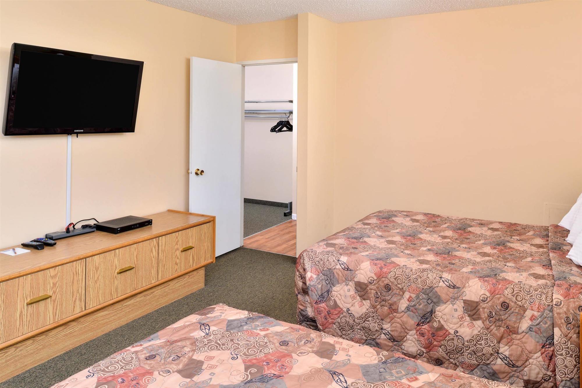 Canadas Best Value Inn Whitecourt Buitenkant foto