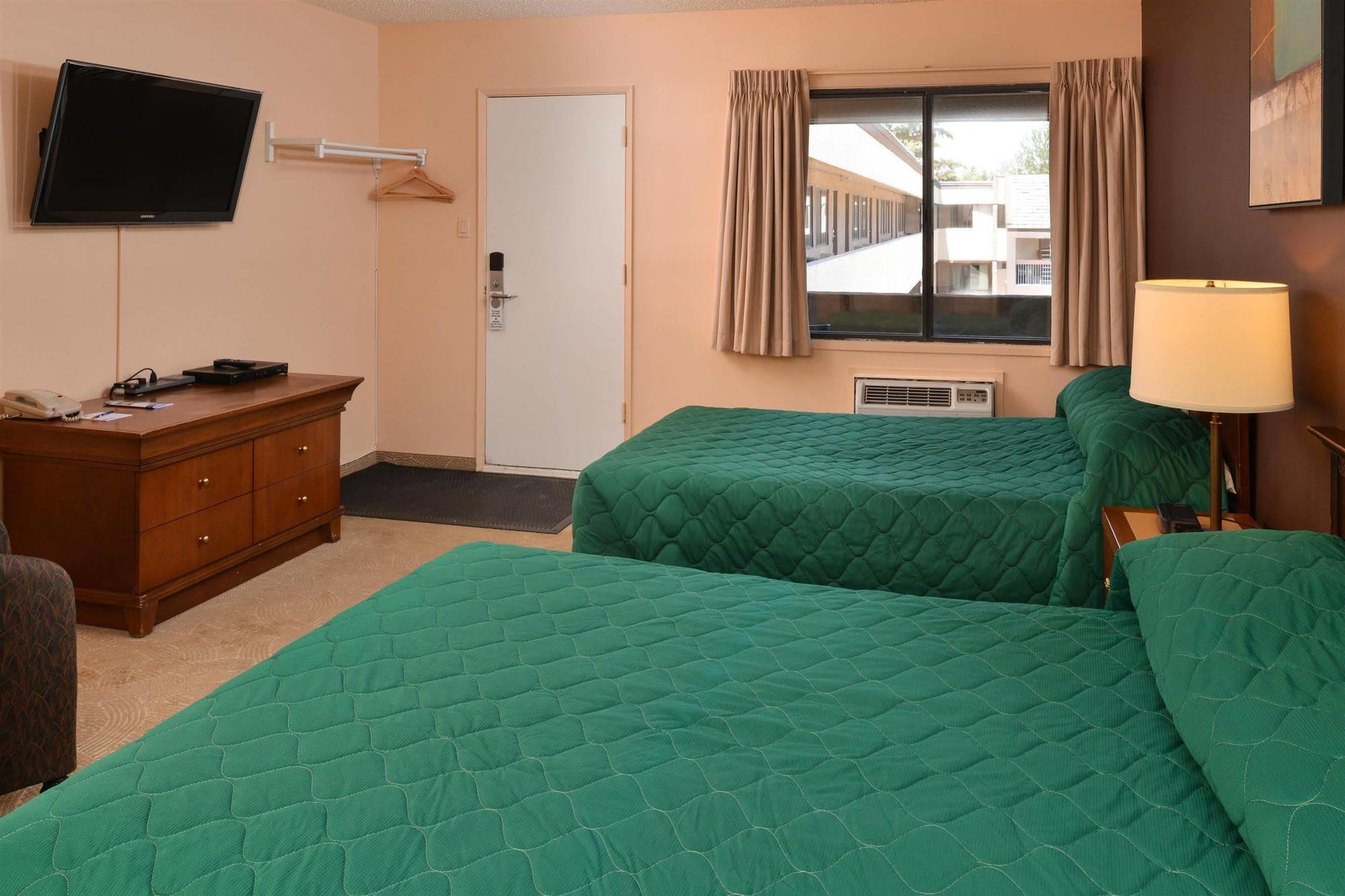 Canadas Best Value Inn Whitecourt Buitenkant foto