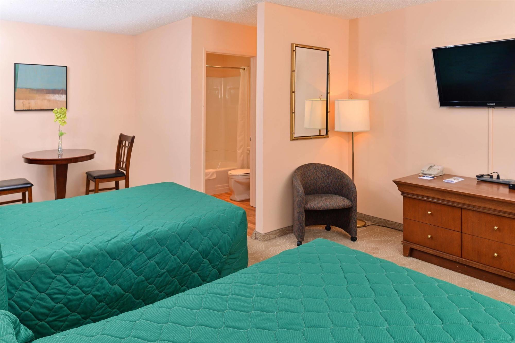 Canadas Best Value Inn Whitecourt Buitenkant foto