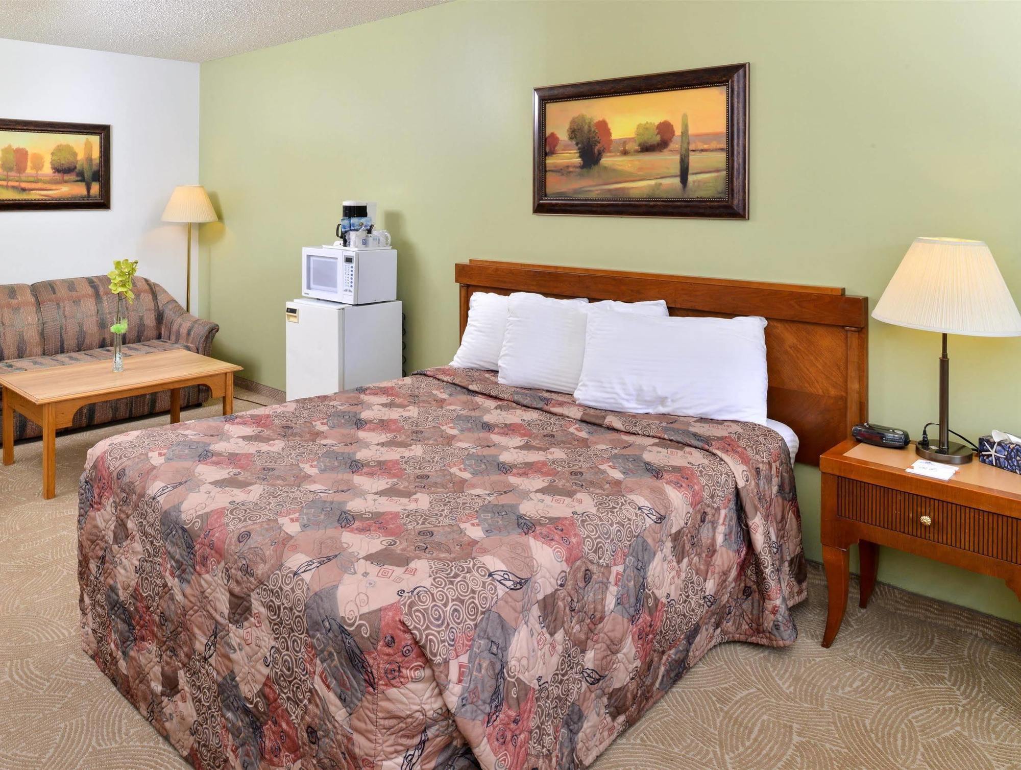 Canadas Best Value Inn Whitecourt Buitenkant foto