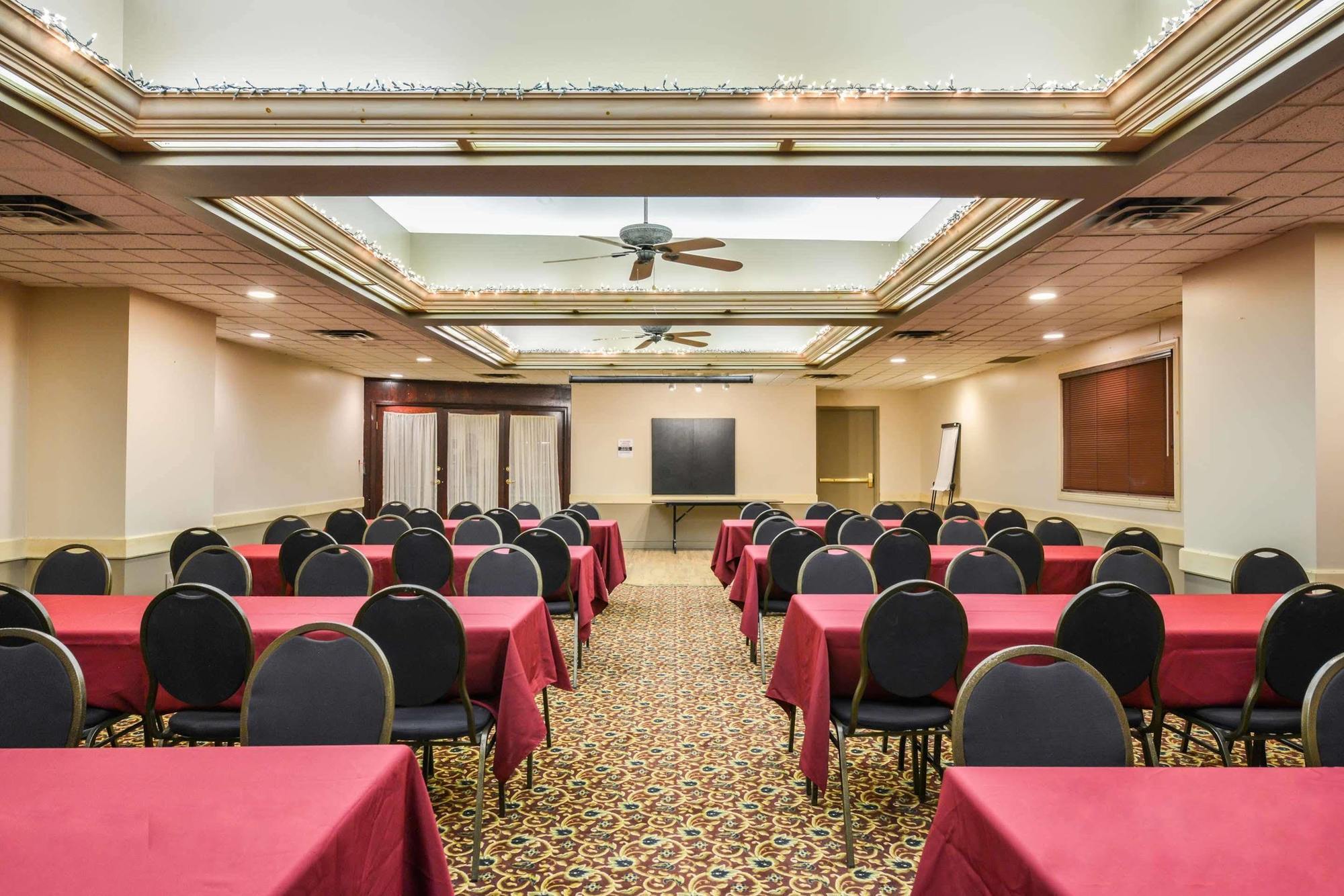 Canadas Best Value Inn Whitecourt Buitenkant foto